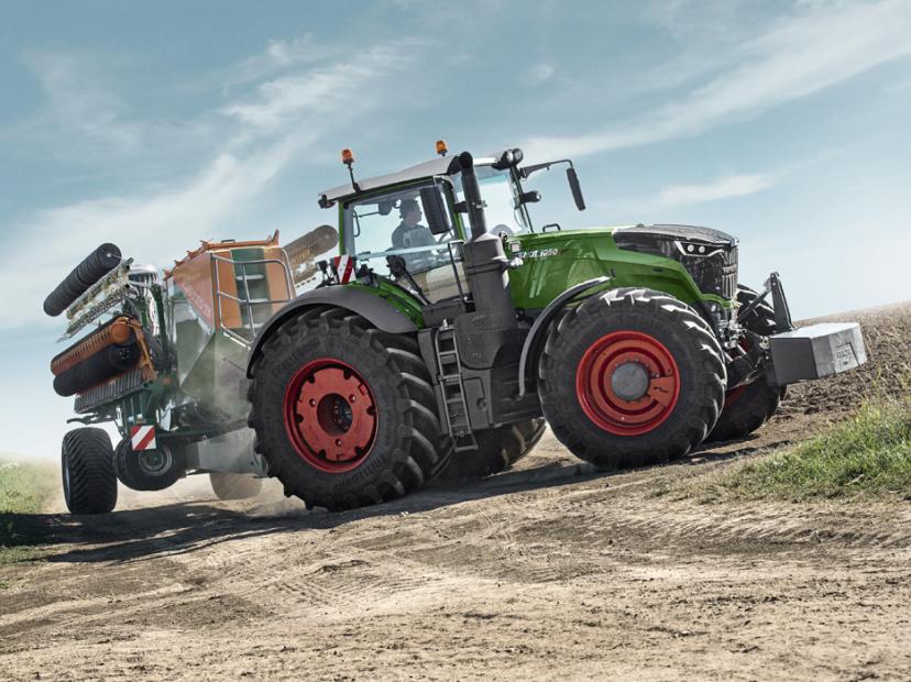 technika rolnicza traktor fendt 1000 