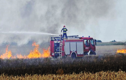 rolnicza kronika policyjna podczaszniw spalil sie kombajn i 6 ha pszenicy 