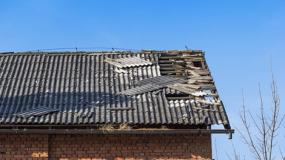 Dodatkowe sześć miesięcy na wymianę pokrycia dachu z azbestu